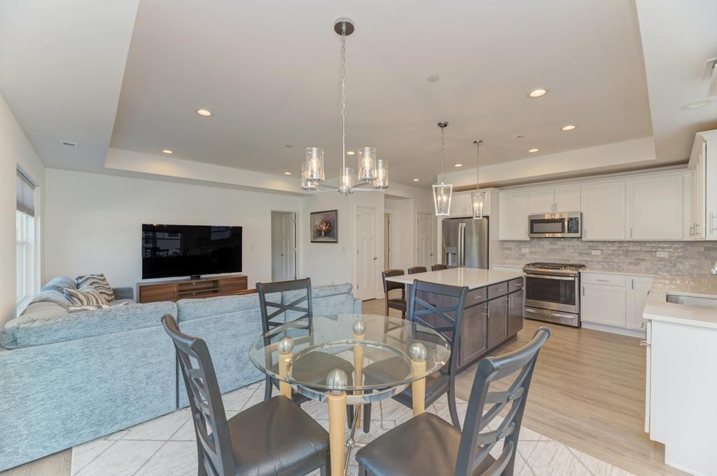 257 North Masters Drive Addison IL 60101
