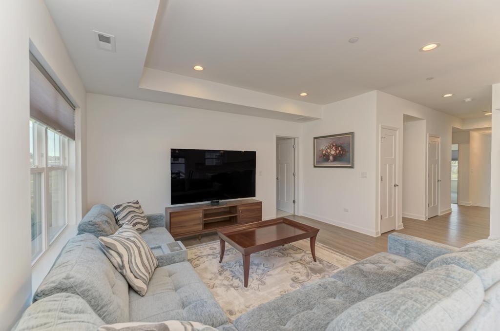 257 North Masters Drive Addison IL 60101