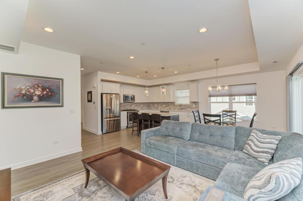 257 North Masters Drive Addison IL 60101