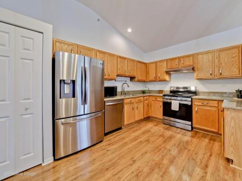 121 Commons Court Wheeling IL 60090