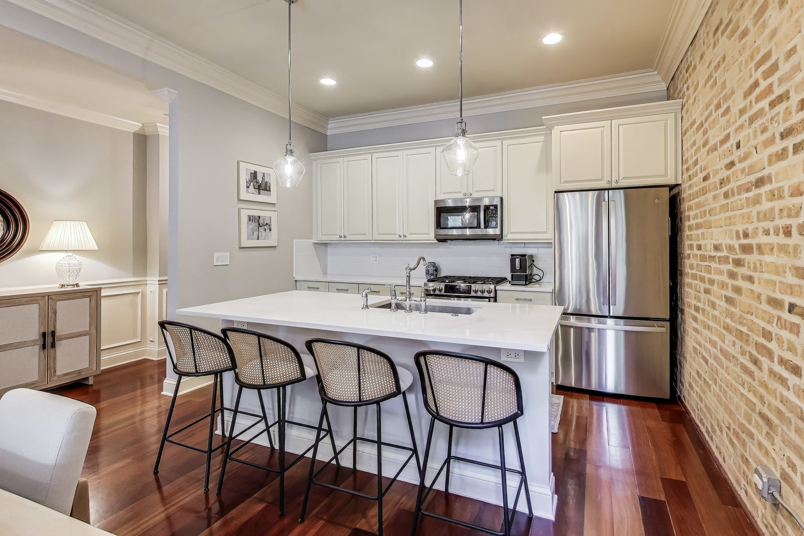 1420 West Belle Plaine Avenue Chicago IL 60613