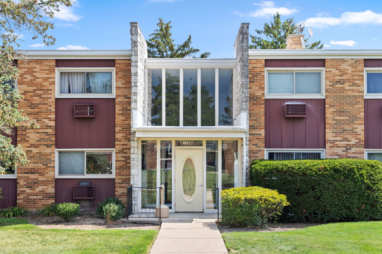 1320B Lore Lane Lombard IL 60148