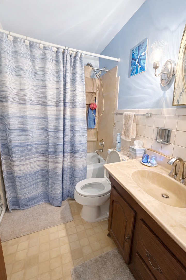 1320B Lore Lane Lombard IL 60148