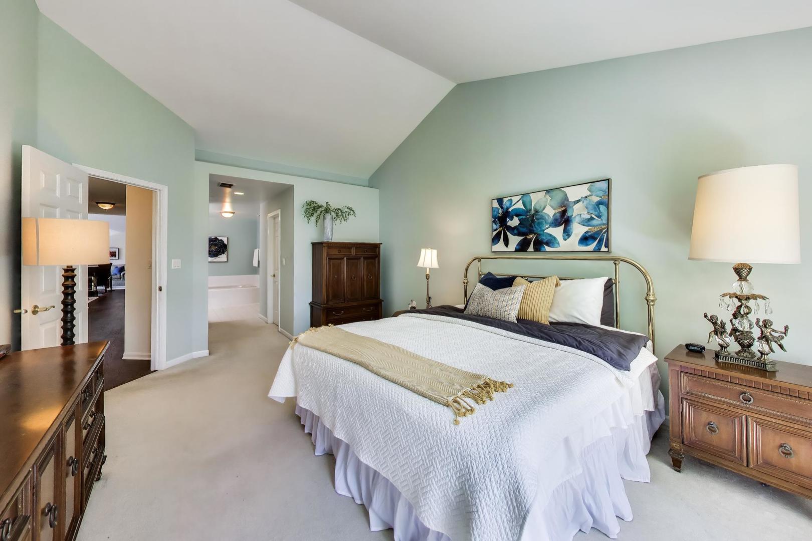 11171 Edgebrook Lane Indian Head Park IL 60525