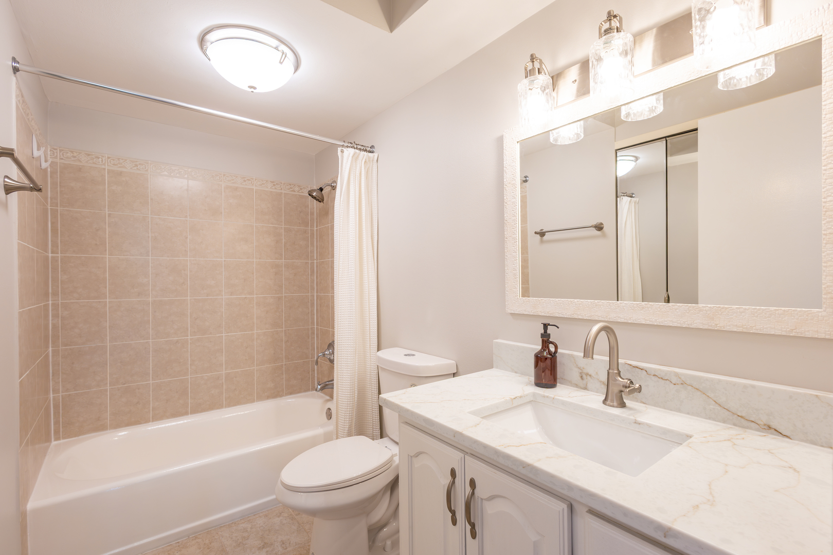 450 Raintree Court Glen Ellyn IL 60137