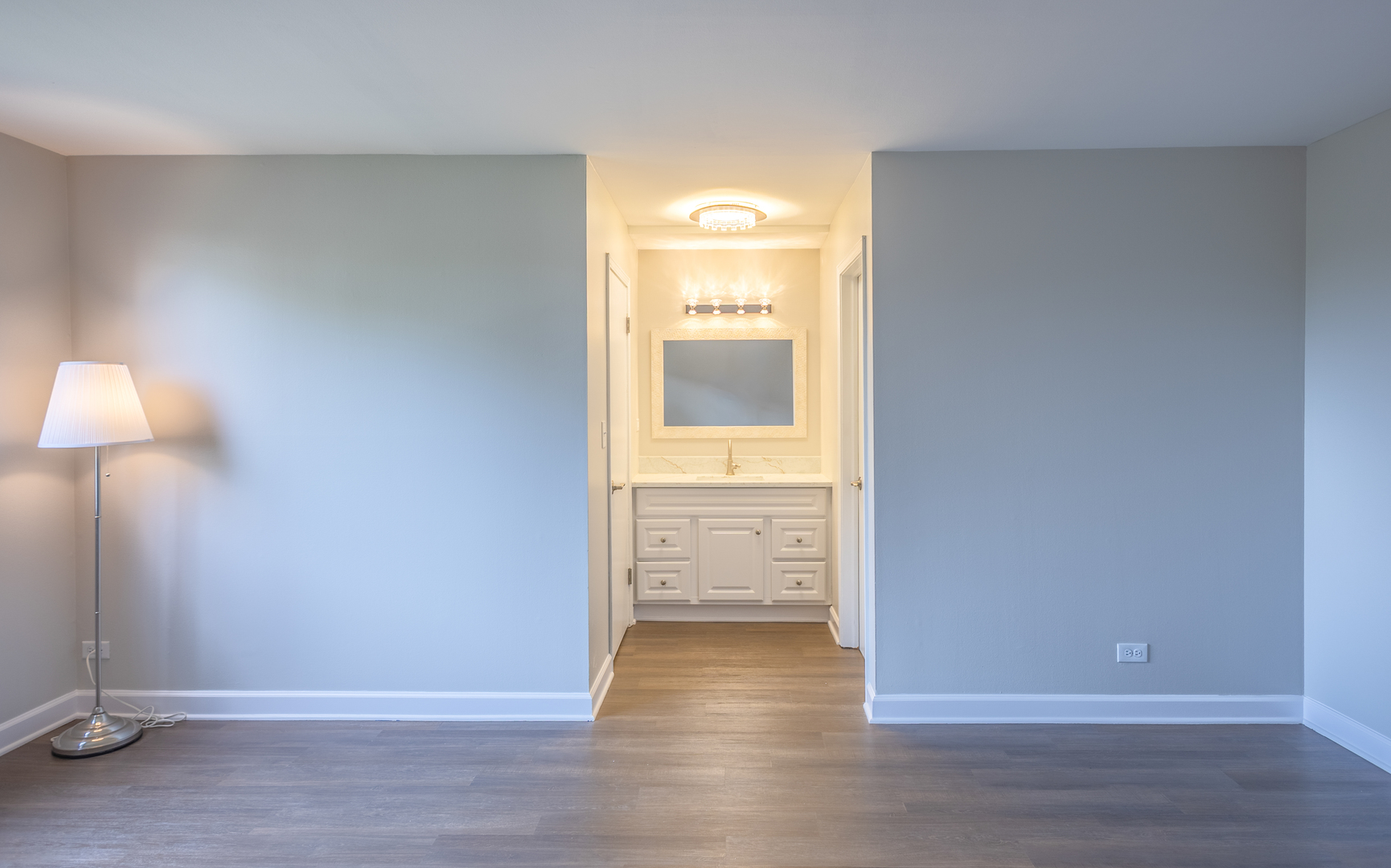 450 Raintree Court Glen Ellyn IL 60137