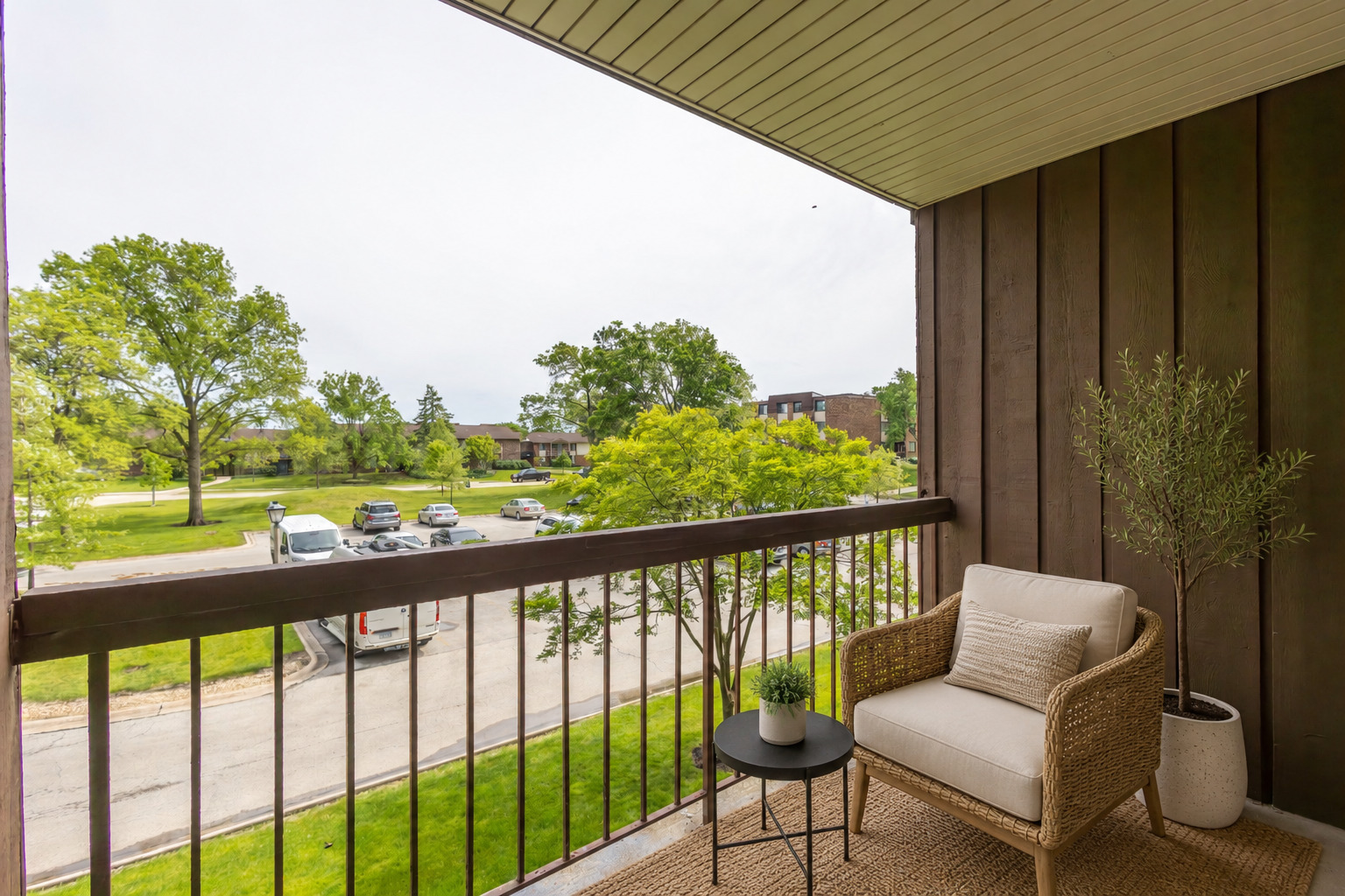 450 Raintree Court Glen Ellyn IL 60137