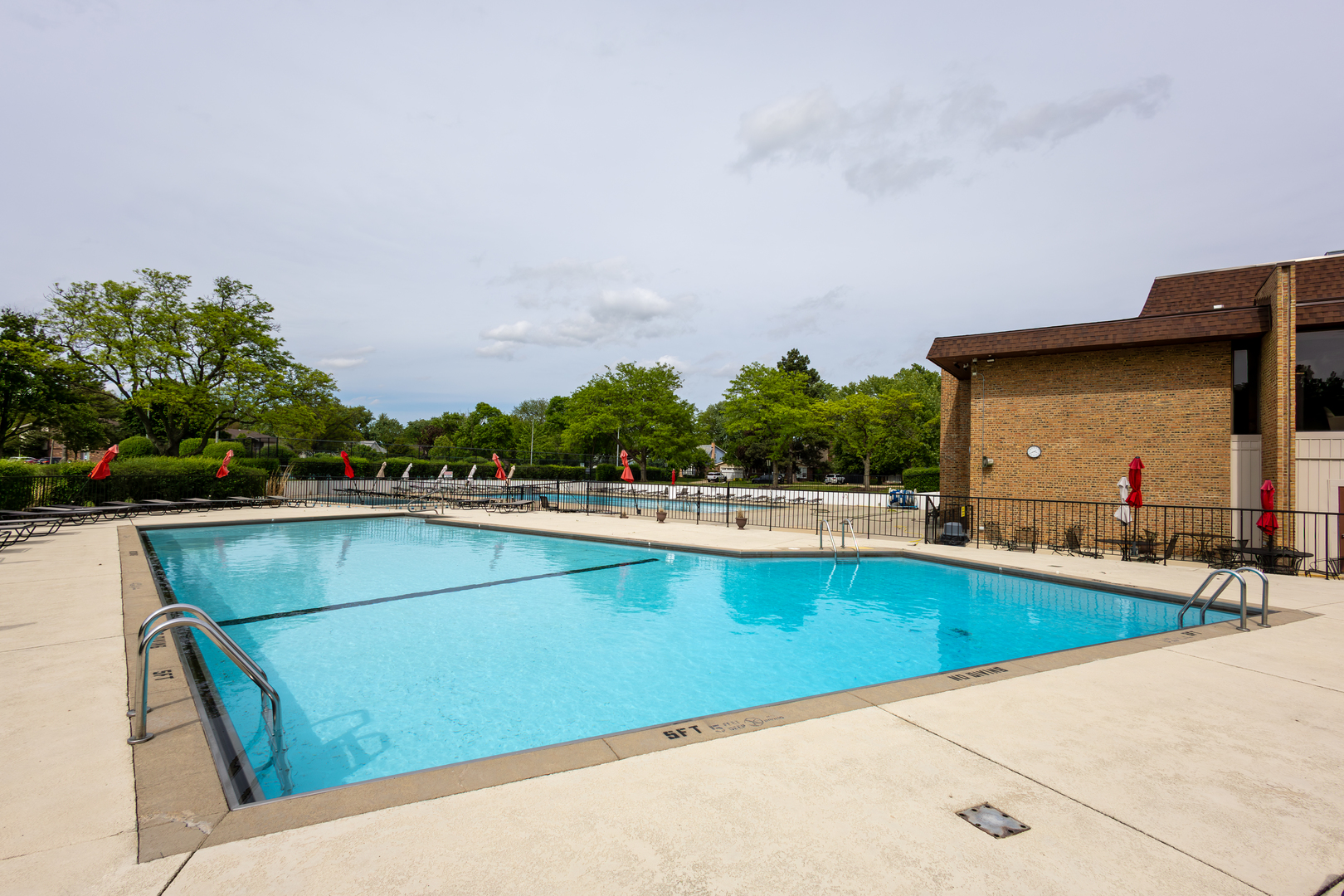 450 Raintree Court Glen Ellyn IL 60137