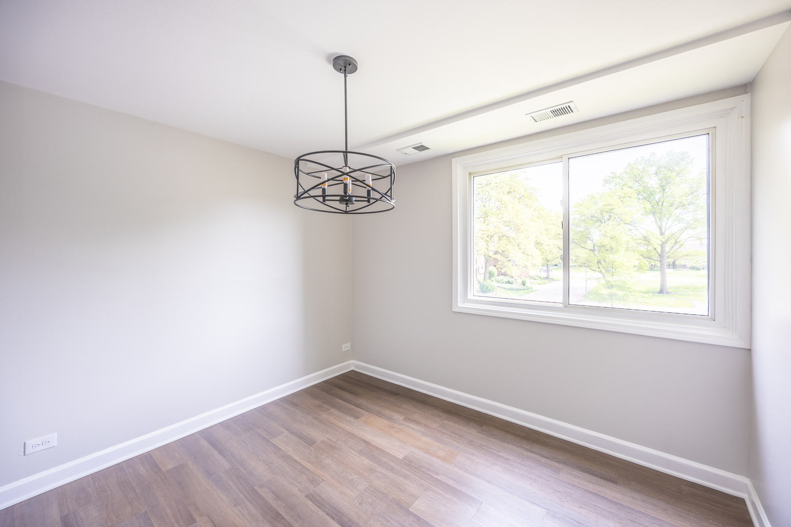 450 Raintree Court Glen Ellyn IL 60137