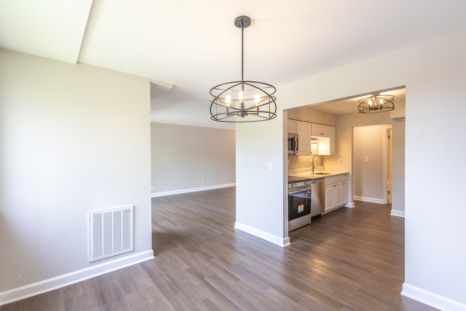 450 Raintree Court Glen Ellyn IL 60137