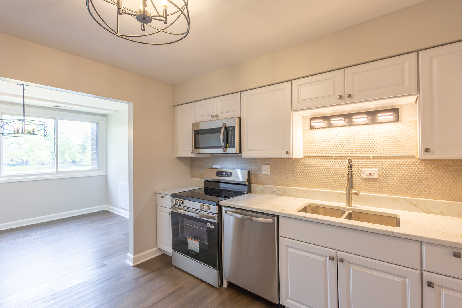 450 Raintree Court Glen Ellyn IL 60137