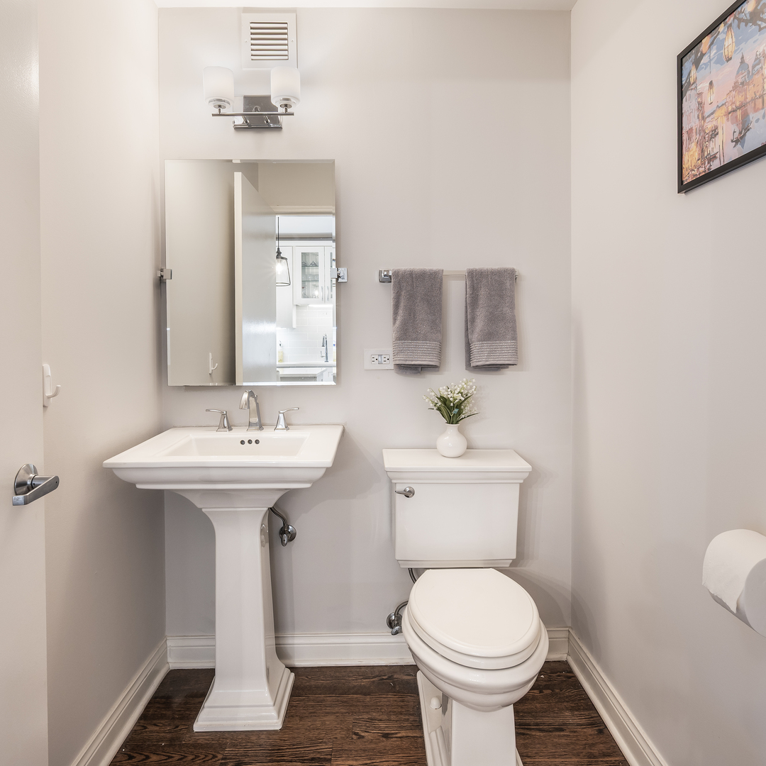 21 West Chestnut Street Chicago IL 60610