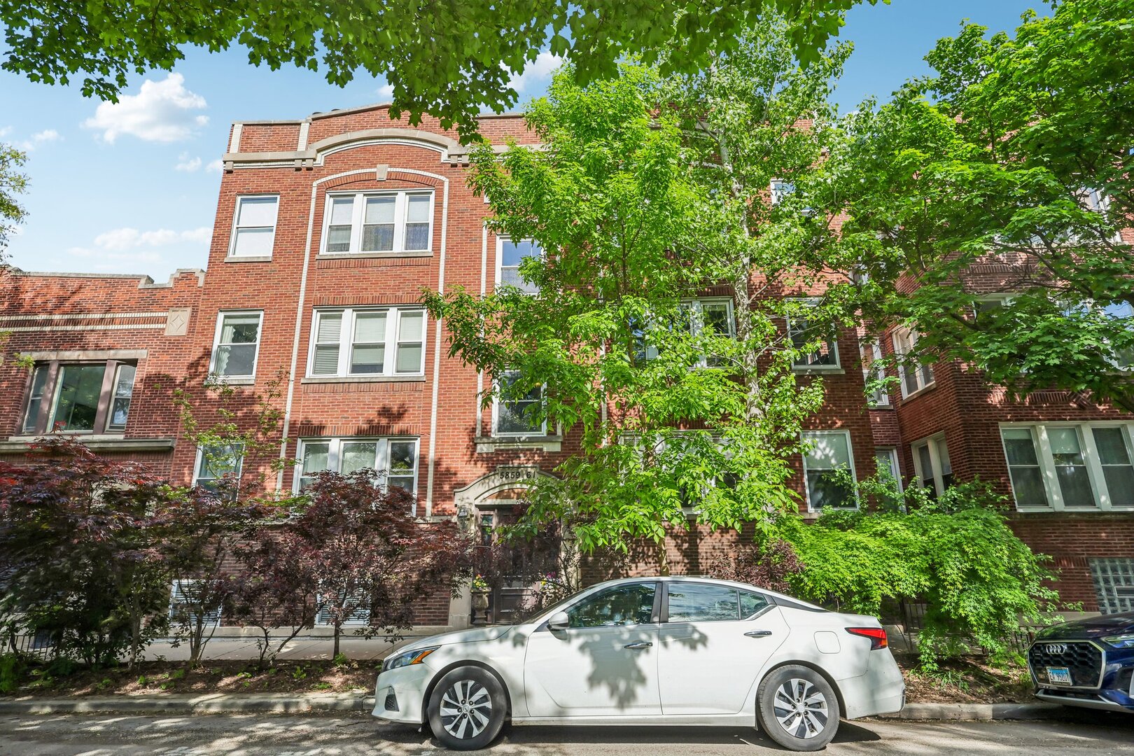 5859 North Glenwood Avenue Chicago IL 60660