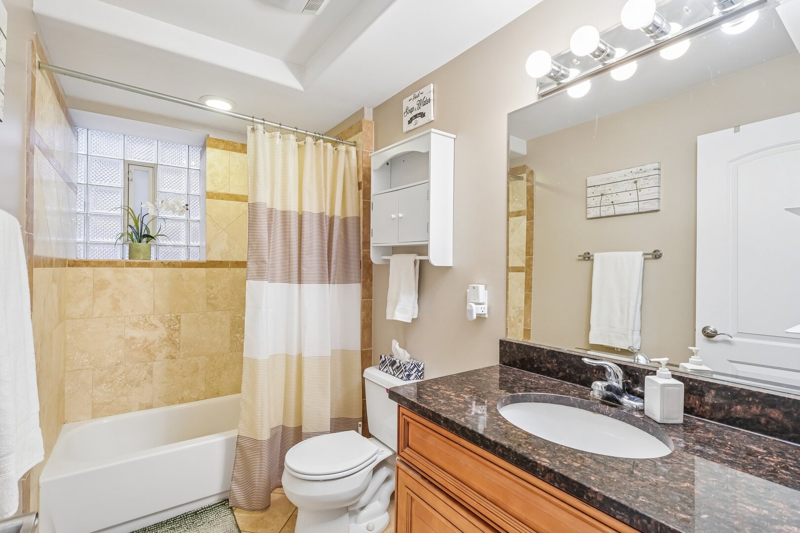 5859 North Glenwood Avenue Chicago IL 60660