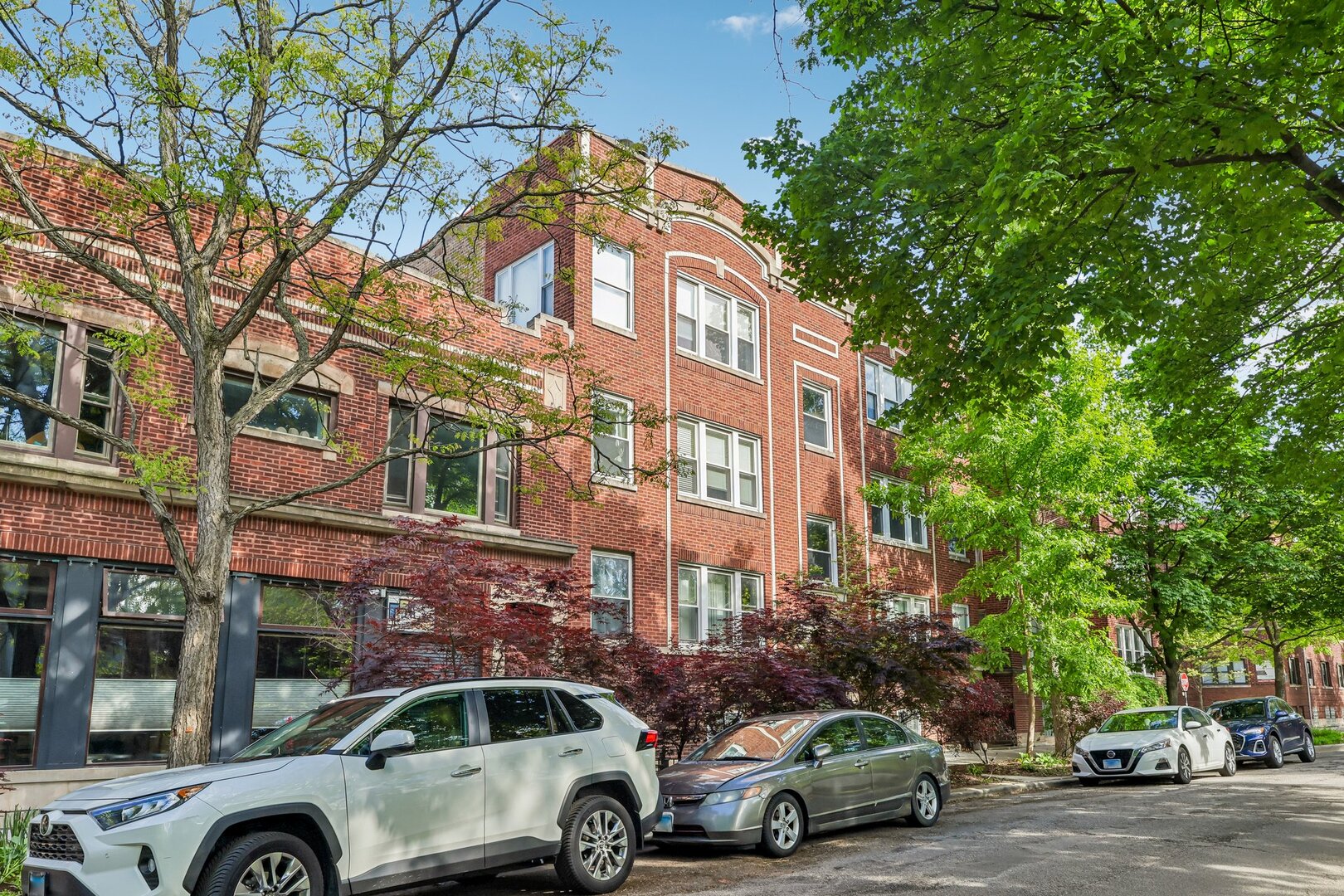 5859 North Glenwood Avenue Chicago IL 60660