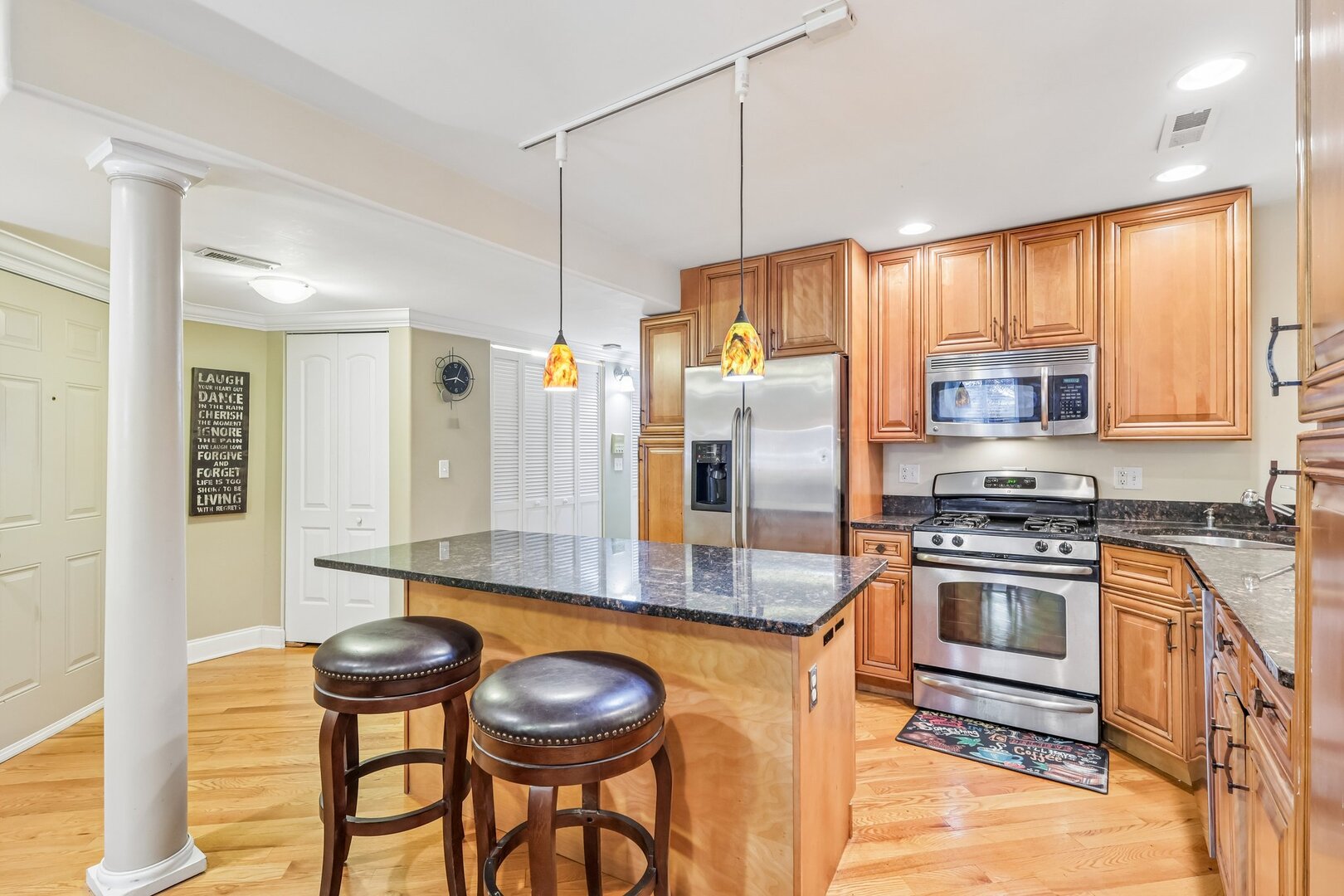 5859 North Glenwood Avenue Chicago IL 60660