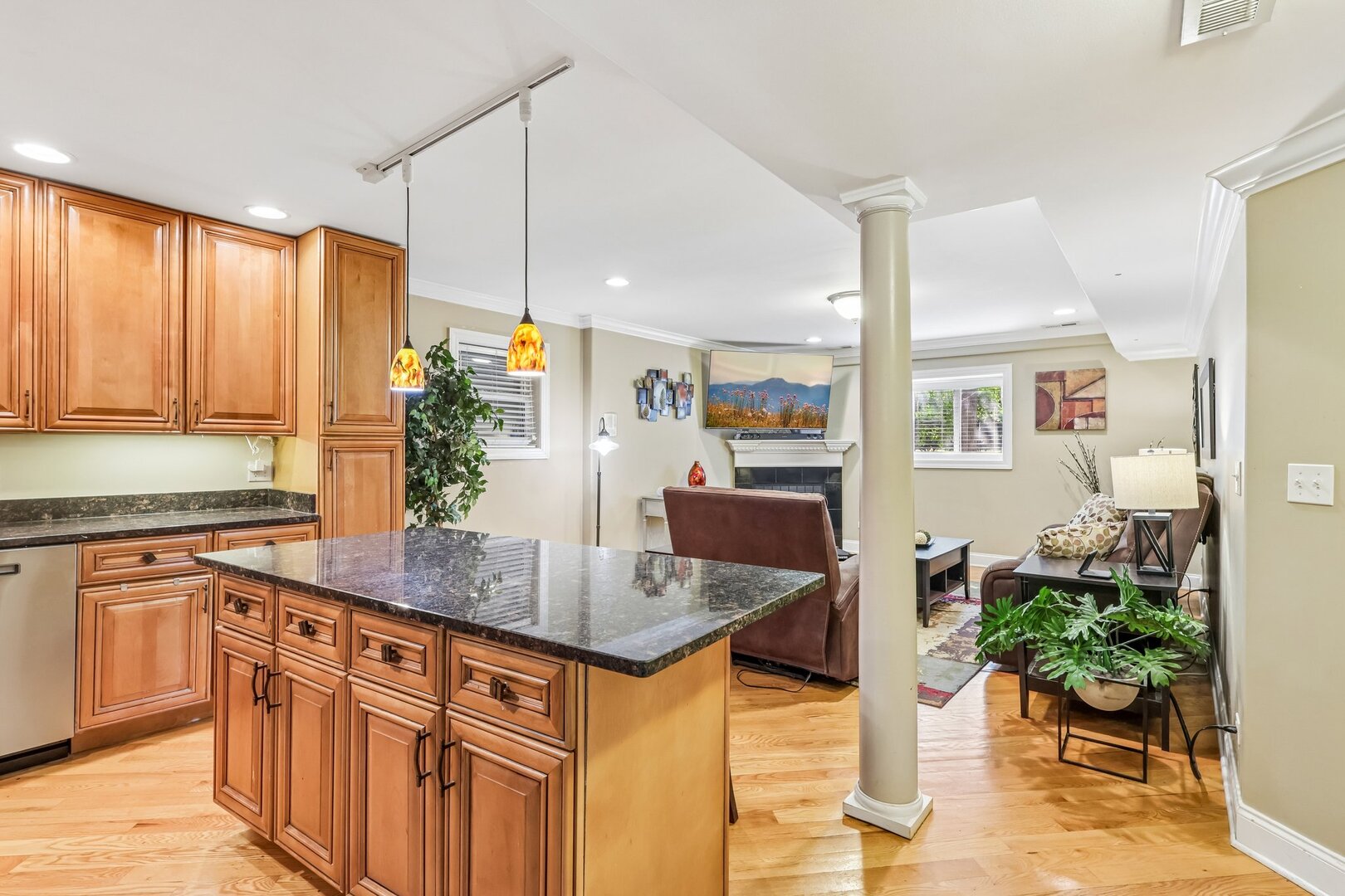5859 North Glenwood Avenue Chicago IL 60660