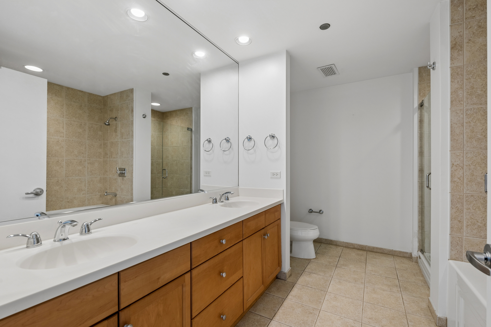 130 North Garland Court Chicago IL 60602