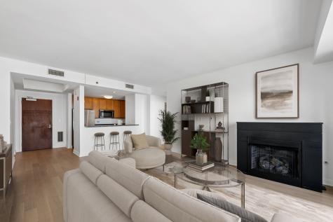 130 North Garland Court Chicago IL 60602
