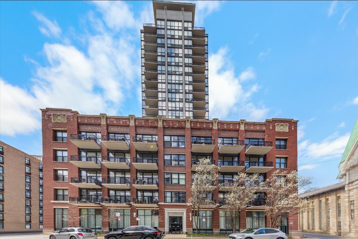 210 South Des Plaines Avenue Chicago IL 60661