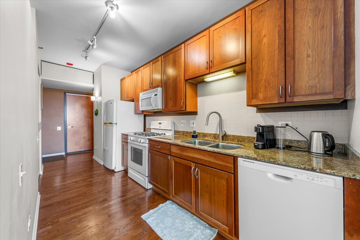 210 South Des Plaines Avenue Chicago IL 60661