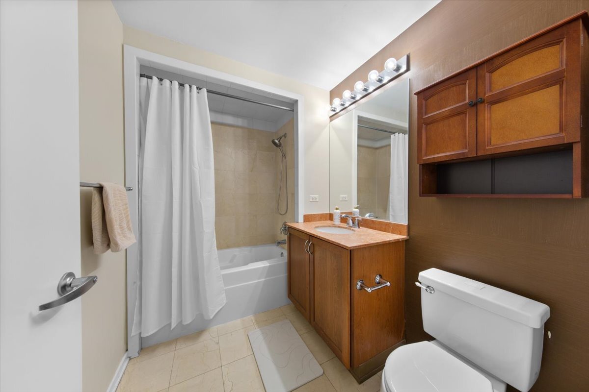 210 South Des Plaines Avenue Chicago IL 60661