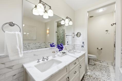 22 East Division Street Chicago IL 60610