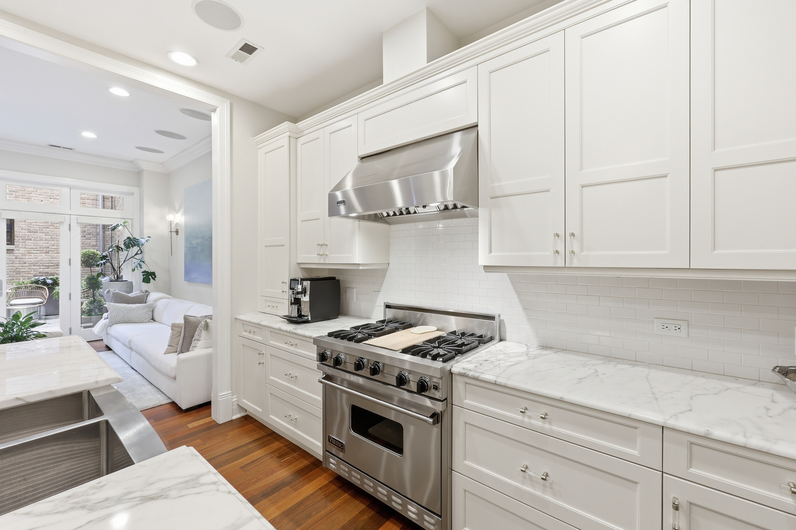 22 East Division Street Chicago IL 60610