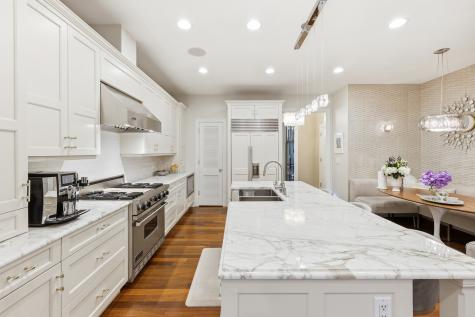 22 East Division Street Chicago IL 60610