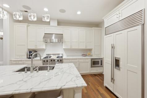 22 East Division Street Chicago IL 60610