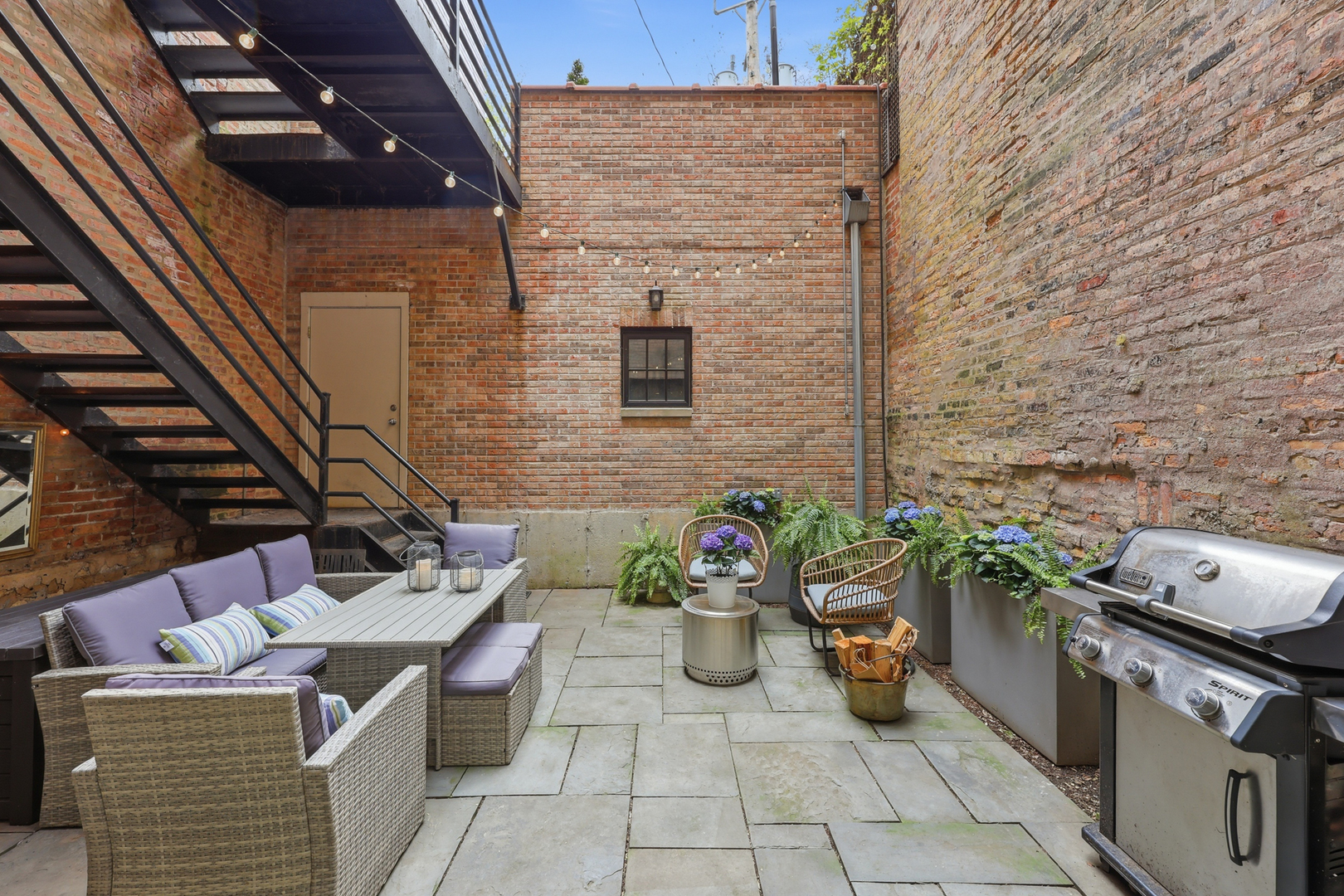 22 East Division Street Chicago IL 60610