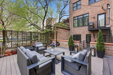 22 East Division Street Chicago IL 60610