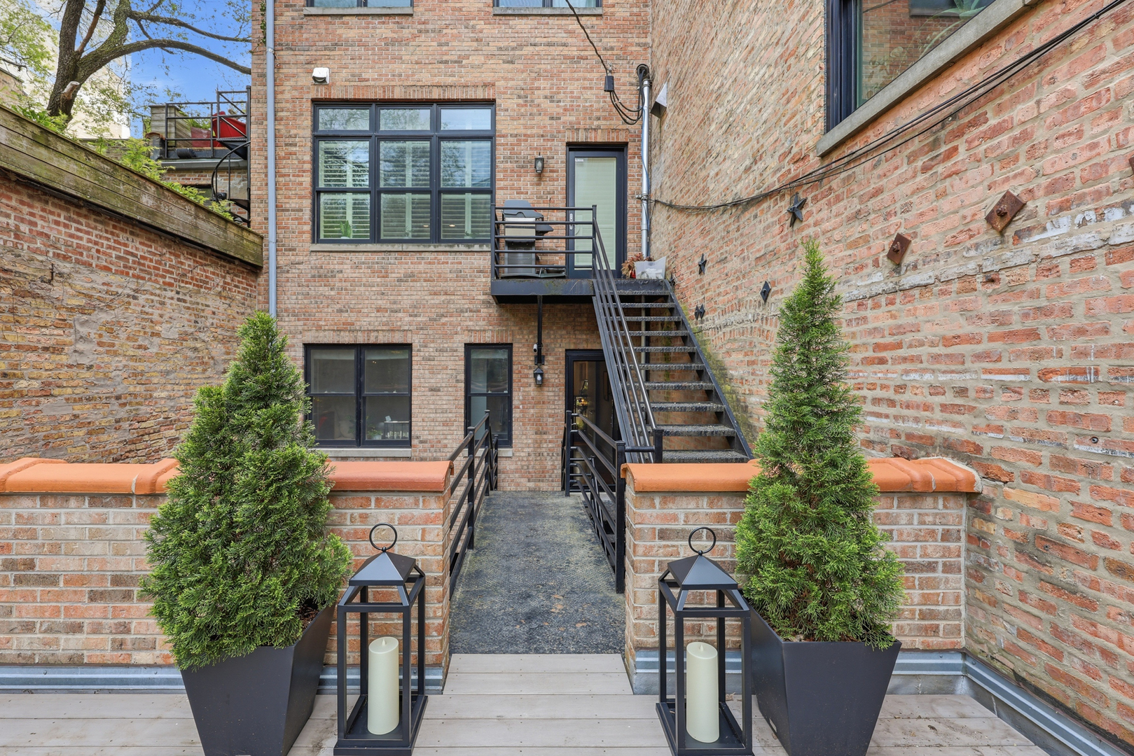 22 East Division Street Chicago IL 60610