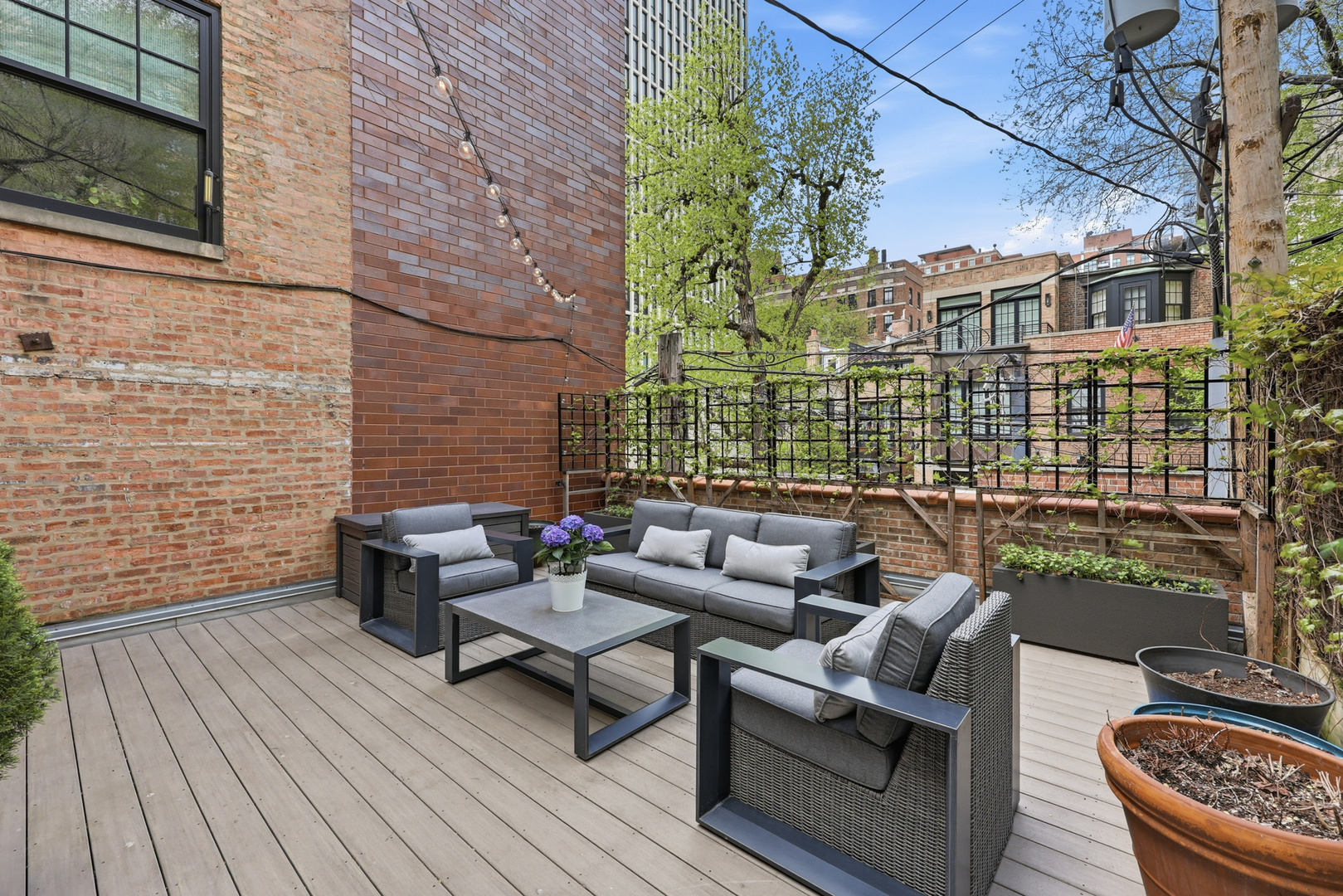 22 East Division Street Chicago IL 60610