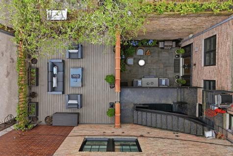 22 East Division Street Chicago IL 60610