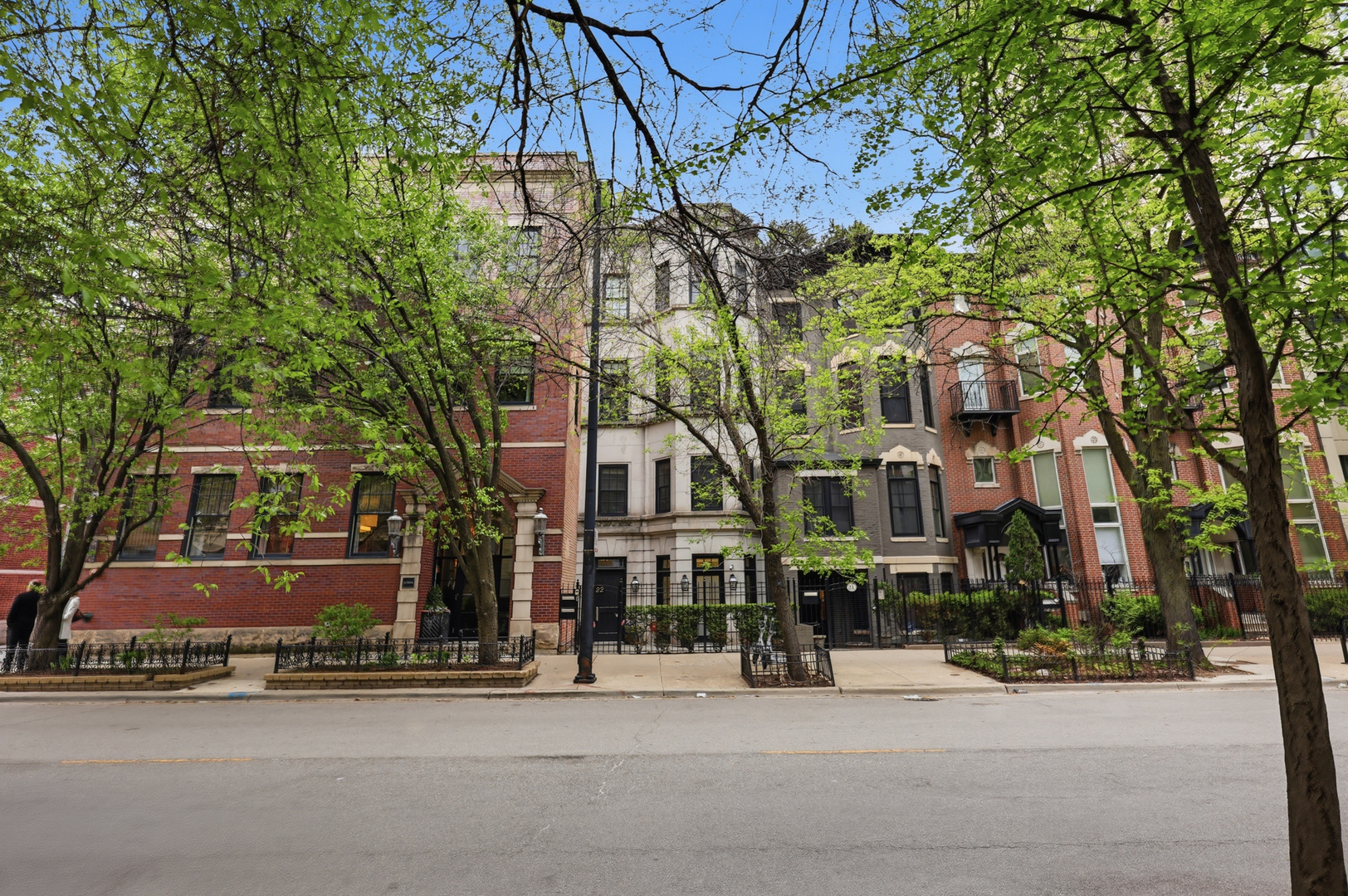 22 East Division Street Chicago IL 60610