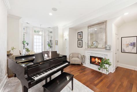 22 East Division Street Chicago IL 60610