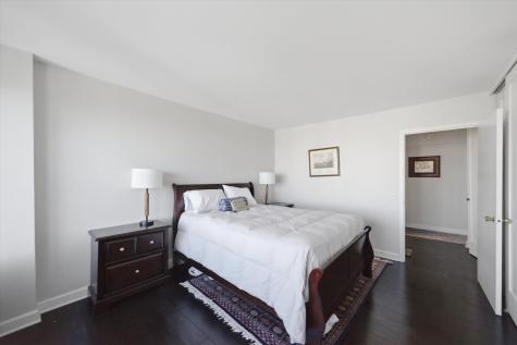 1560 North Sandburg Terrace Chicago IL 60610