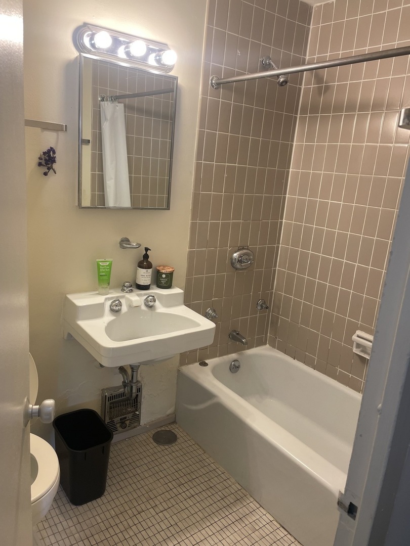 1400 East 55th Place Chicago IL 60637