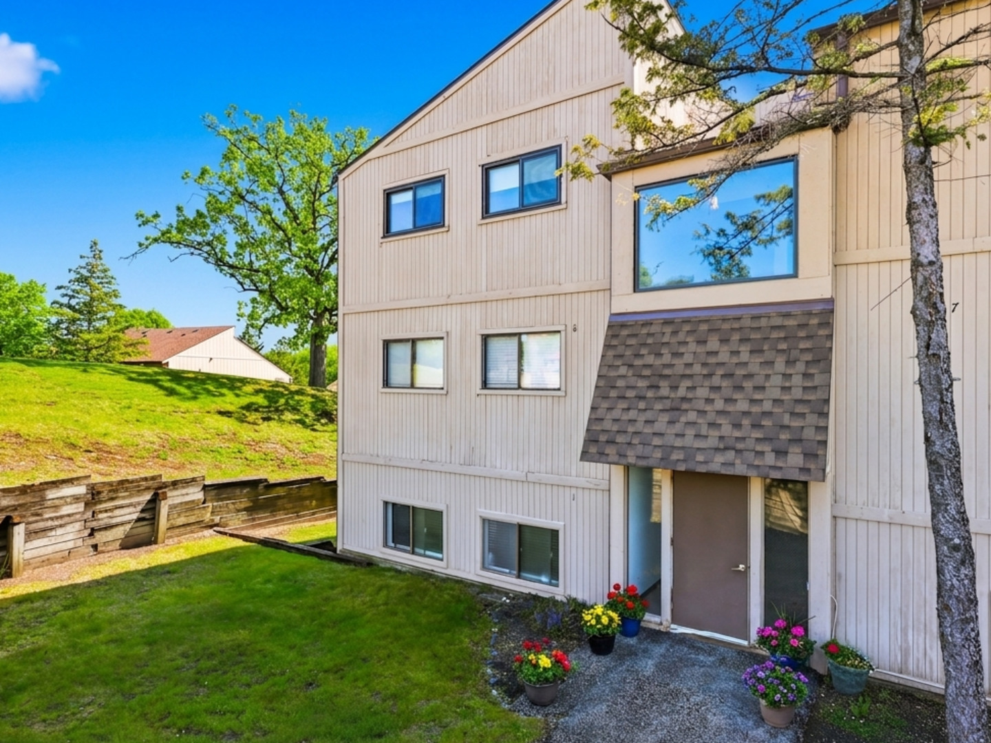 48 Oak Hill Colony Fox Lake IL 60020