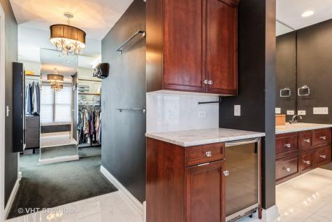 1867 Admiral Court Glenview IL 60026