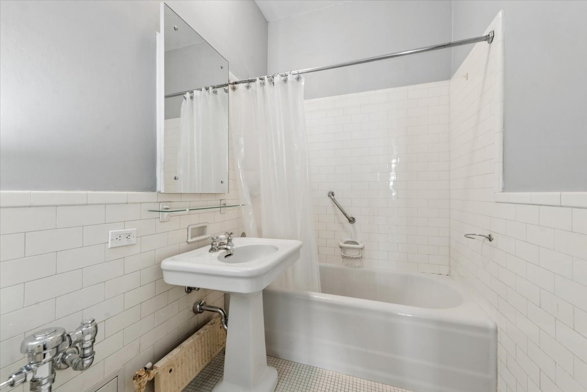 5555 North Sheridan Road Chicago IL 60640