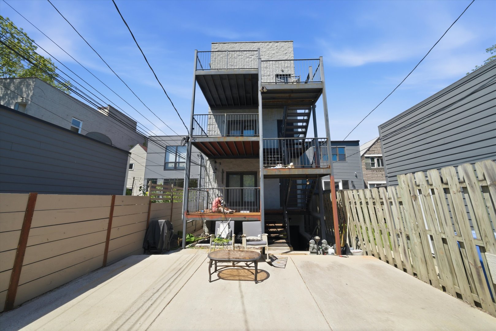 1229 North Campbell Avenue Chicago IL 60622