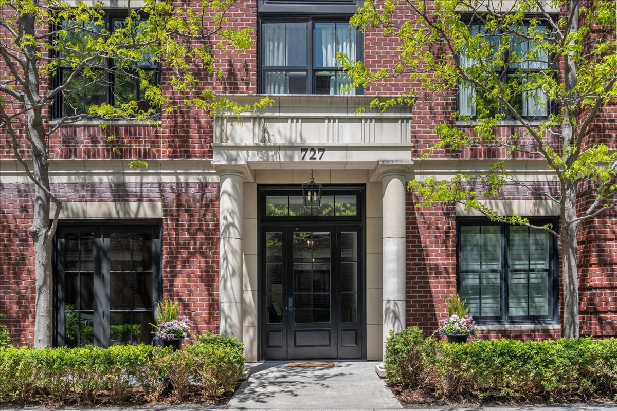 727 North Mckinley Road Lake Forest IL 60045