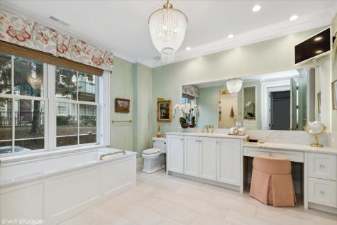 727 North Mckinley Road Lake Forest IL 60045