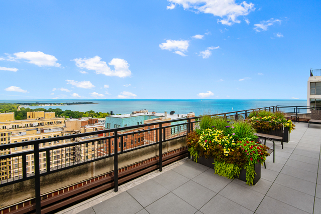 421 West Melrose Street Chicago IL 60657
