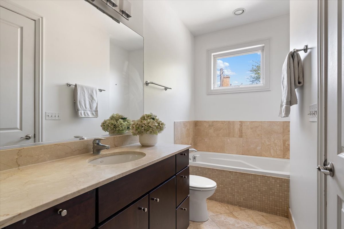 1934 West Thomas Street Chicago IL 60622