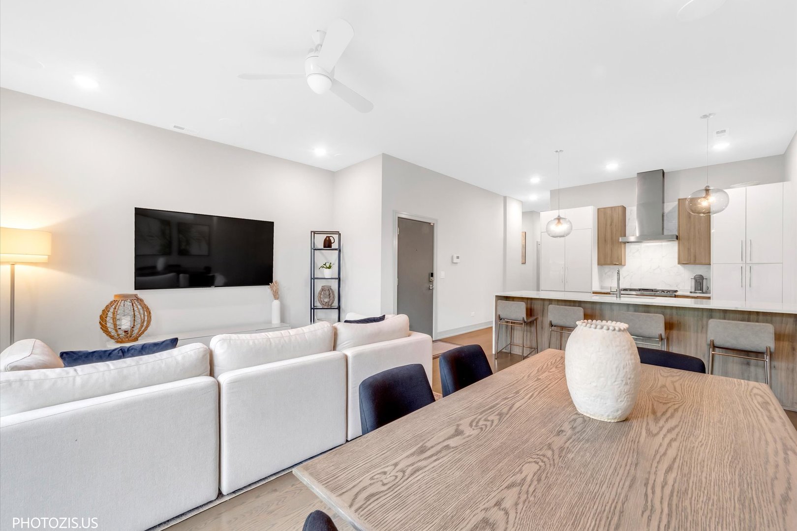 4956 North Western Avenue Chicago IL 60625