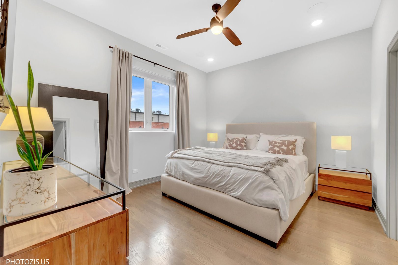 4956 North Western Avenue Chicago IL 60625