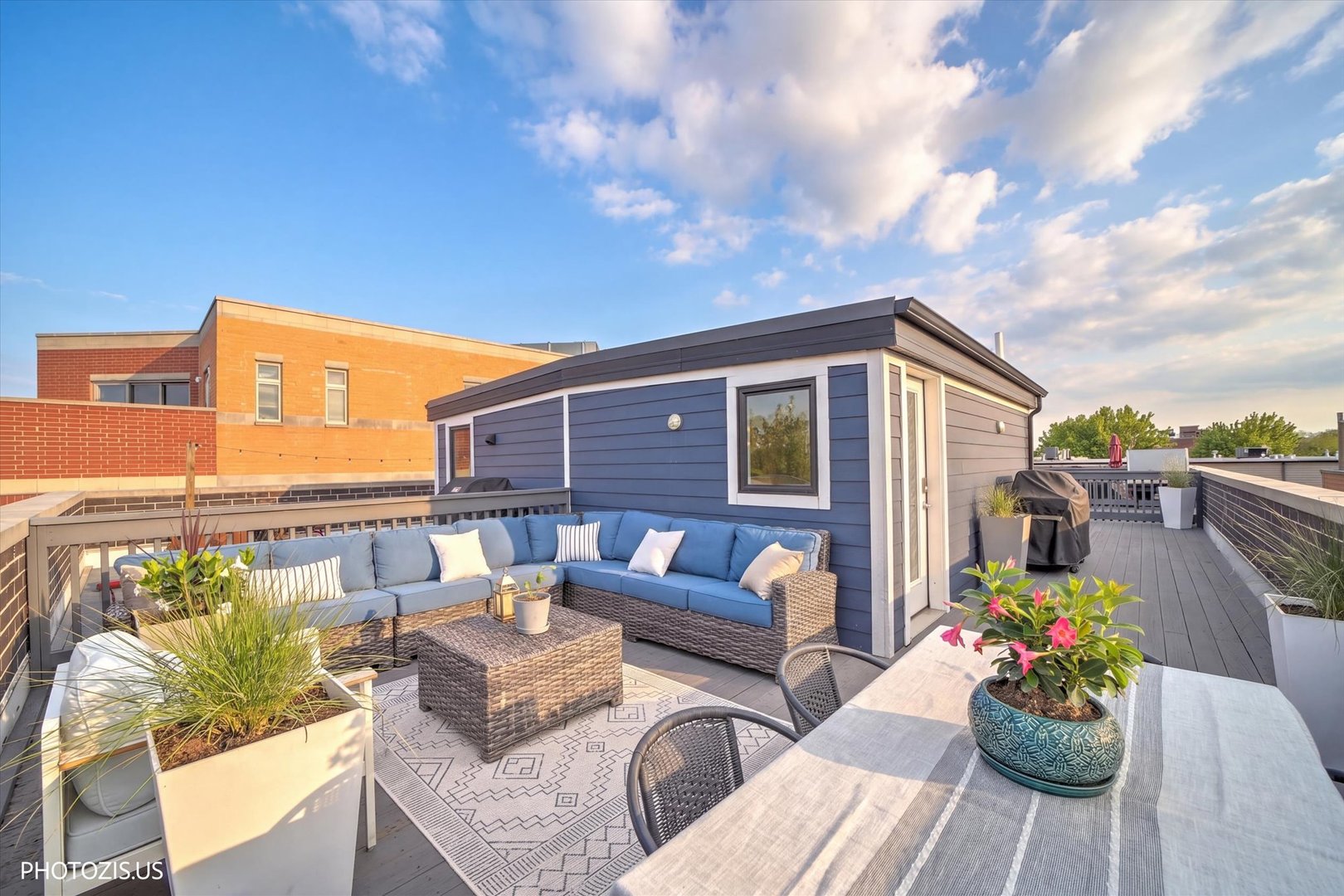 4956 North Western Avenue Chicago IL 60625